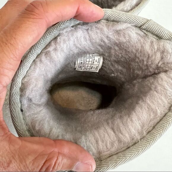 UGG Size 5 Metallic Silver Boot - Picture 6 of 9